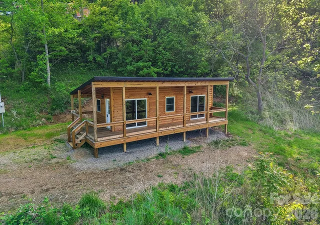 Photo 3 of Sale Pending at 137 Red Maple Ln, Burnsville, NC 28714 | MLS# 4376573 | Listing updated on 2026-09-01