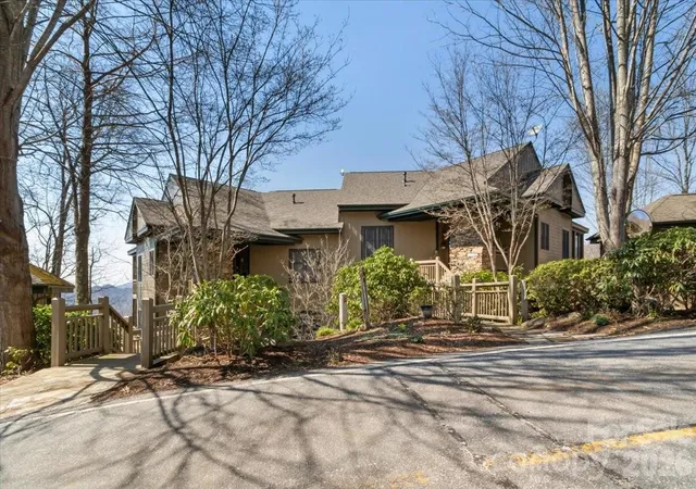 Listing Photo 2 - Condo for sale in building located at 600 Andrew Banks Rd, Burnsville, NC 28714 - Unit #D4