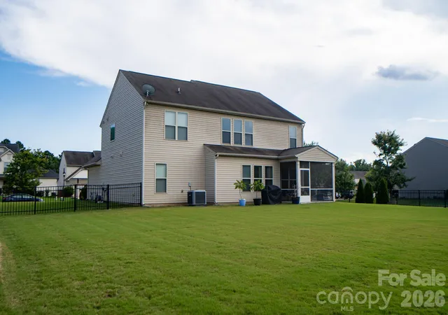 Photo 4 of Single family home for sale at 3942 Kestrel Ln, Fort Mill, SC 29707 | MLS# 4376649 | Listing updated on 2026-08-21