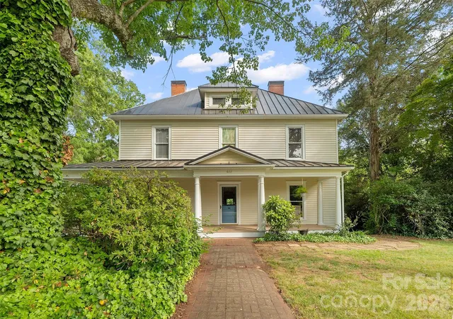 Photo 1 of Single family home for sale at 602 N Main St, Davidson, NC 28036 | MLS# 4376651 | Listing updated on 2026-09-22