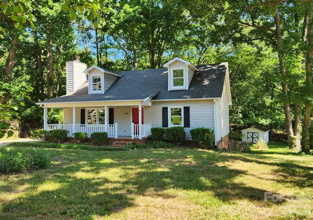 Photo 1 of Single family home for sale at 328 Swampfox Dr, Fort Mill, SC 29715 | MLS# 4376655 | Listing updated on 2026-09-13