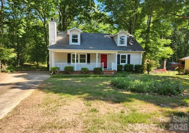 Photo 3 of Single family home for sale at 328 Swampfox Dr, Fort Mill, SC 29715 | MLS# 4376655 | Listing updated on 2026-09-13