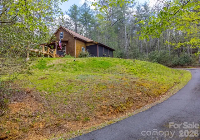 Photo 3 of Single family home for sale at 138 Hubbell Ln, Robbinsville, NC 28771 | MLS# 4376705 | Listing updated on 2026-10-14