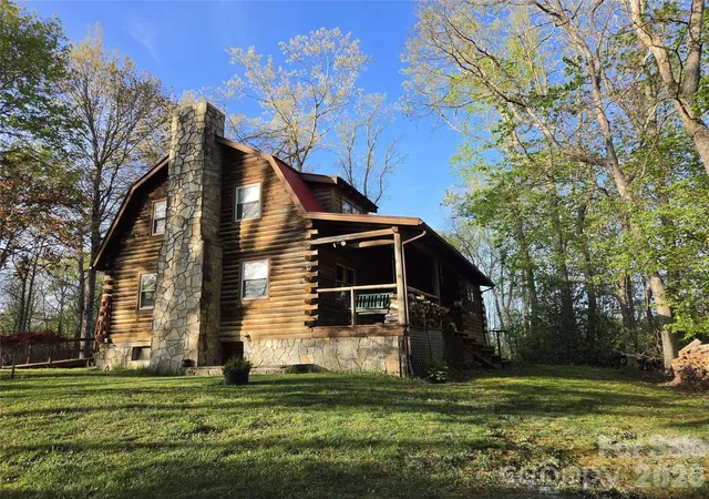 Photo 3 of Single family home for sale at 692 Buck Hl Rd, Newland, NC 28657 | MLS# 4376727 | Listing updated on 2026-10-05
