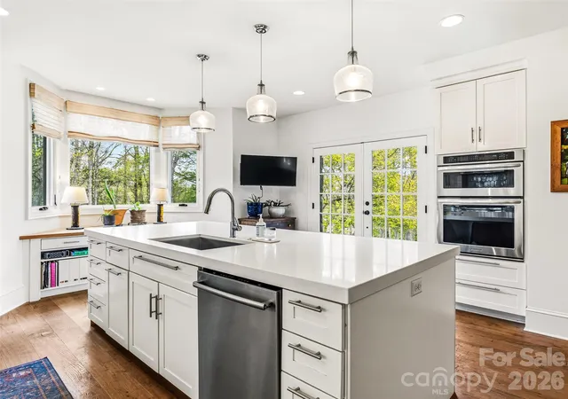Photo 4 of Single family home for sale at 10 Kalimar Hts, Hendersonville, NC 28739 | MLS# 4376746 | Listing updated on 2026-08-25