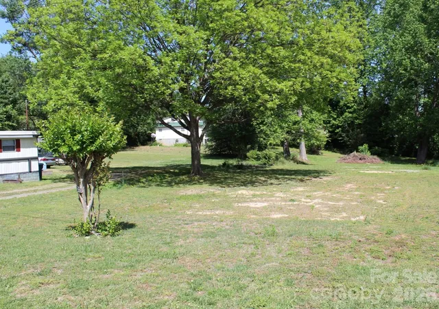 2nd image of 221 37th St Sw, Hickory, NC 28602 | MLS# 4376872