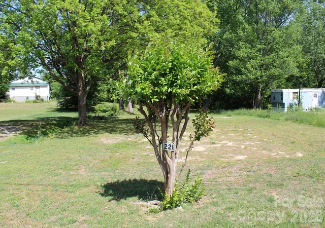 4th image of 221 37Th St Sw, Hickory, NC 28602 | MLS# 4376872