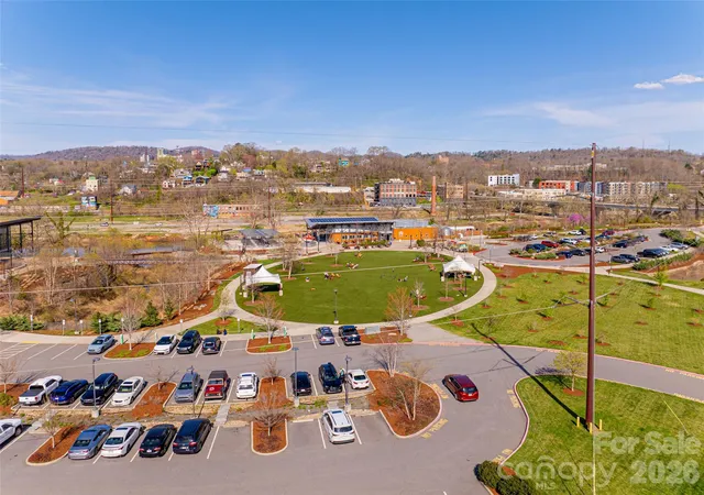 2nd image of 68 Craven St, Asheville, NC 28806