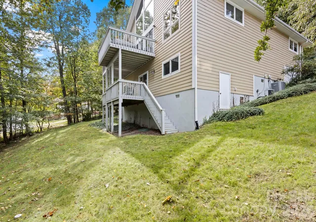 2nd image of 320 Dawnbrook Dr, Flat Rock, NC 28731
