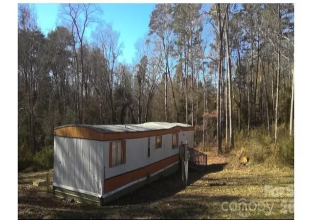 2nd image of 1357 Airport Rhodhiss Rd, Hickory, NC 28601