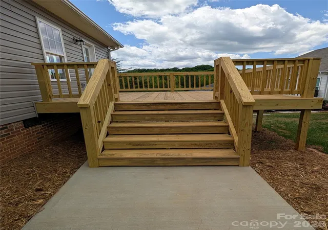 Photo 2 of Single family home for sale at 4184 Saltwood Dr, Hickory, NC 28602 | MLS# 4376897 | Listing updated on 2026-06-11