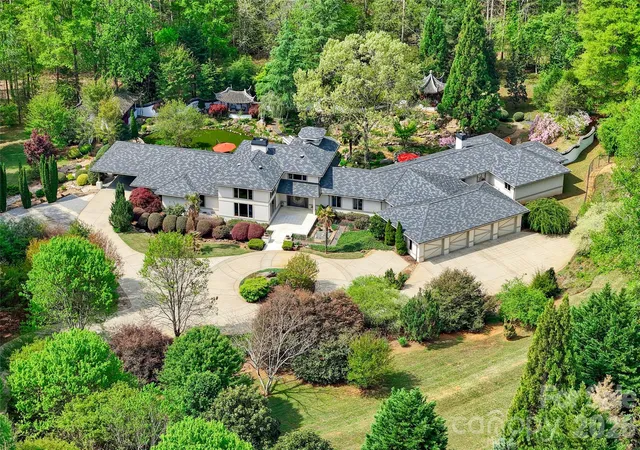 Photo 3 of Mansion for sale at 380 Montagu Dr, Spartanburg, SC 29301 | MLS# 4376931 | Listing updated on 2026-07-21