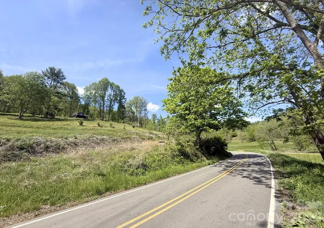 Homes for sale in Bakersville, NC | 2681 Harrell Hill Rd, Bakersville, NC 28705 | MLS# 4376976