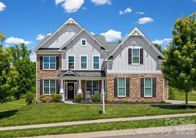 Homes for sale in Tega Cay, SC | 323 Forsythia Ln, Tega Cay, SC 29708 | MLS# 4377014