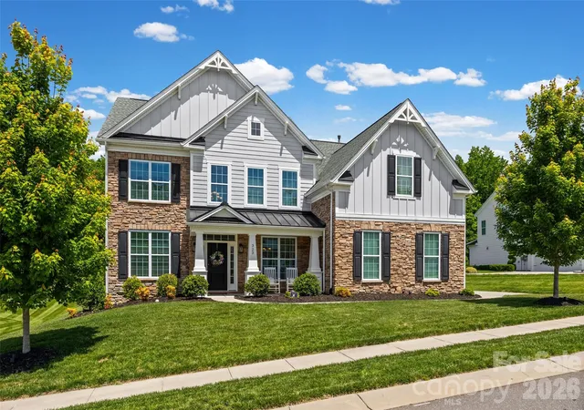 Homes for sale in Tega Cay, SC | 323 Forsythia Ln, Tega Cay, SC 29708 | MLS# 4377014