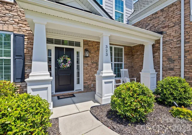 Homes for sale in Tega Cay, SC | 323 Forsythia Ln, Tega Cay, SC 29708 | MLS# 4377014