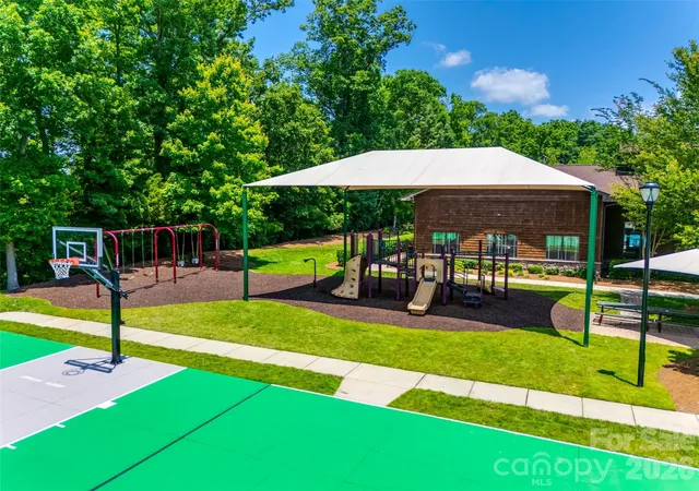 Homes for sale in Tega Cay, SC | 323 Forsythia Ln, Tega Cay, SC 29708 | MLS# 4377014