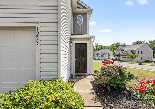 Photo 3 of Single family home for sale at 1253 Ettrick Ave, Rock Hill, SC 29732 | MLS# 4377062 | Listing updated on 2026-09-13