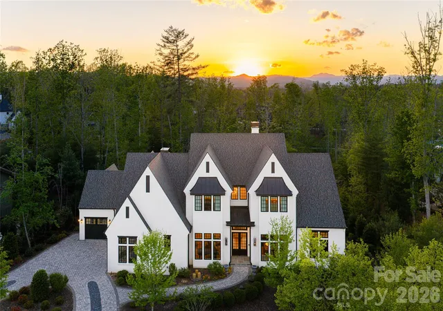Photo 1 of Mansion for sale at 6 Stansbury Dr, Asheville, NC 28803 | MLS# 4377090 | Listing updated on 2026-09-25