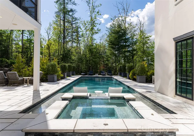 Photo 3 of Mansion for sale at 6 Stansbury Dr, Asheville, NC 28803 | MLS# 4377090 | Listing updated on 2026-09-25