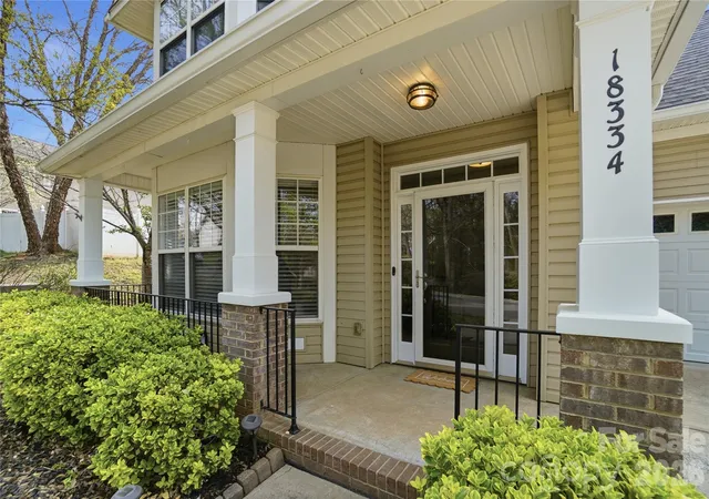 Photo 3 of Single family home for sale at 18334 Flagman Cir, Cornelius, NC 28031 | MLS# 4377111 | Listing updated on 2026-10-03