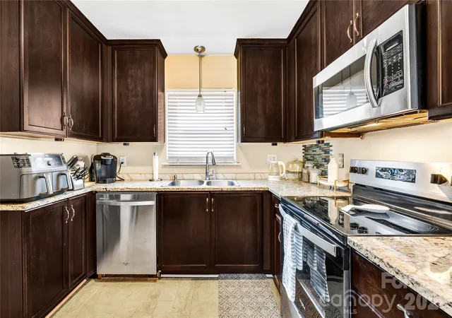 2nd image of 145 Driftwood Dr, Mooresville, NC 28117 | MLS# 4377129