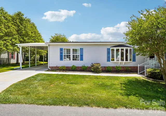 Homes for sale in Hendersonville, NC | 10 N June Ln, Hendersonville, NC 28792 | MLS# 4377201