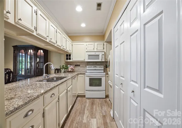 4th image of 19823 Henderson Rd, Cornelius, NC 28031