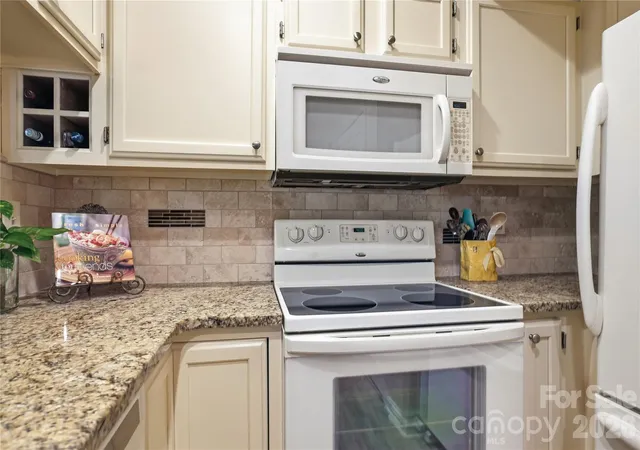 5th image of 19823 Henderson Rd, Cornelius, NC 28031