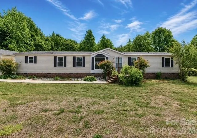 Photo 1 of Single family home for sale at 121 Fair Wind Ln, Statesville, NC 28677 | MLS# 4377264 | Listing updated on 2026-08-15