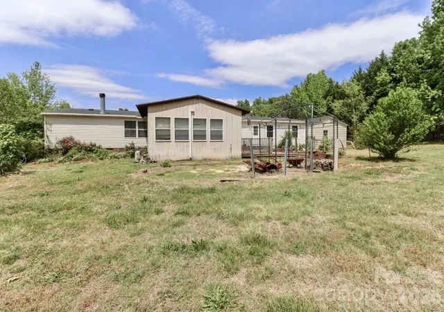 Photo 3 of Single family home for sale at 121 Fair Wind Ln, Statesville, NC 28677 | MLS# 4377264 | Listing updated on 2026-08-15
