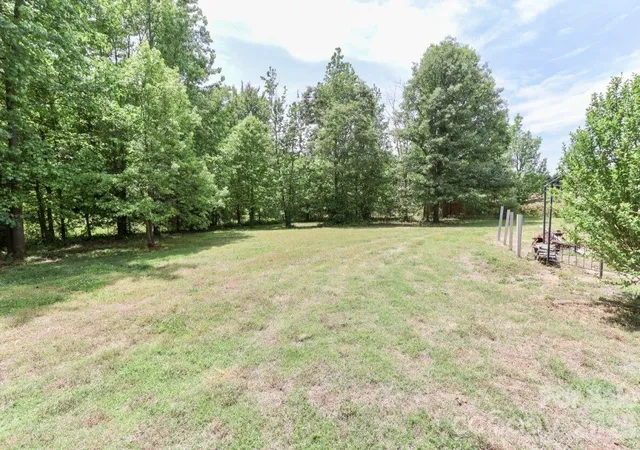 Photo 2 of Single family home for sale at 121 Fair Wind Ln, Statesville, NC 28677 | MLS# 4377264 | Listing updated on 2026-10-02