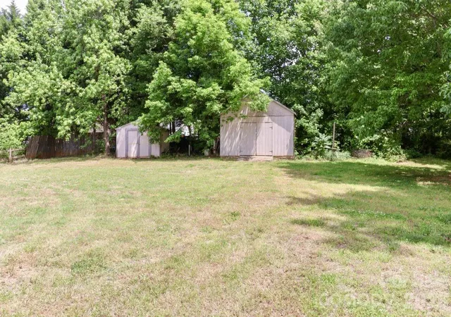 Photo 3 of Single family home for sale at 121 Fair Wind Ln, Statesville, NC 28677 | MLS# 4377264 | Listing updated on 2026-10-02