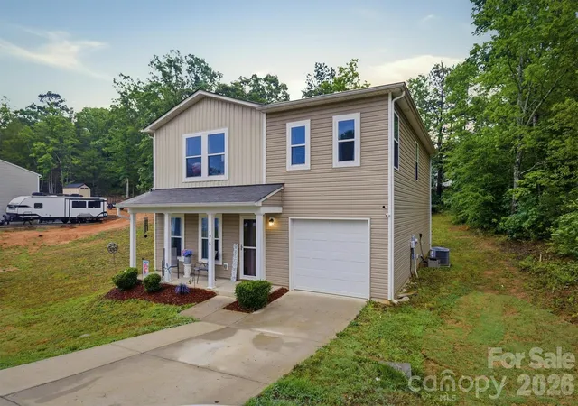 2nd image of 1916 Country Wy, Hickory, NC 28601 | MLS# 4377335
