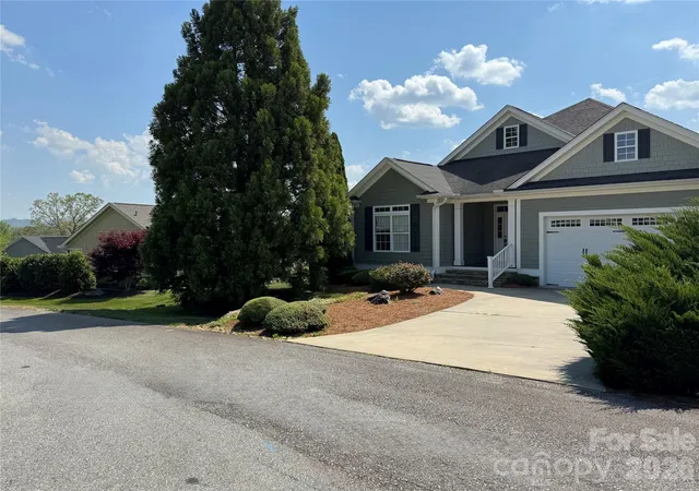 1st image of 25 Copper Ct, Hendersonville, NC 28792 | MLS# 4377349