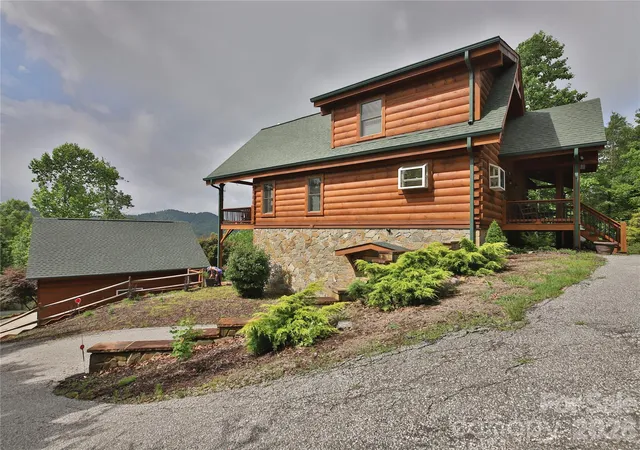 Photo 3 of Single family home for sale at 53 Osprey Ln, Nebo, NC 28761 | MLS# 4377357 | Listing updated on 2026-09-30