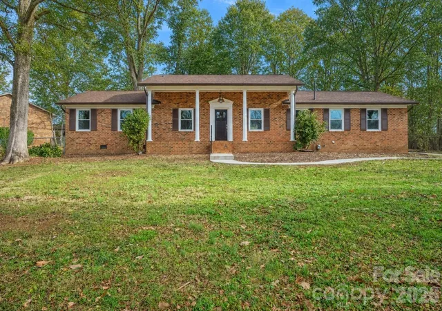 Homes for sale in Lincolnton, NC | 1254 Huckleberry Dr, Lincolnton, NC 28092 | MLS# 4377387