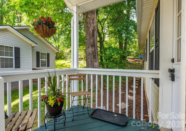 Photo 3 of Single family home for sale at 112 Shadowlawn Dr, Asheville, NC 28806 | MLS# 4377425 | Listing updated on 2026-10-07