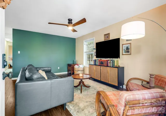 Photo 3 of Single family home for sale at 112 Shadowlawn Dr, Asheville, NC 28806 | MLS# 4377425 | Listing updated on 2026-10-07