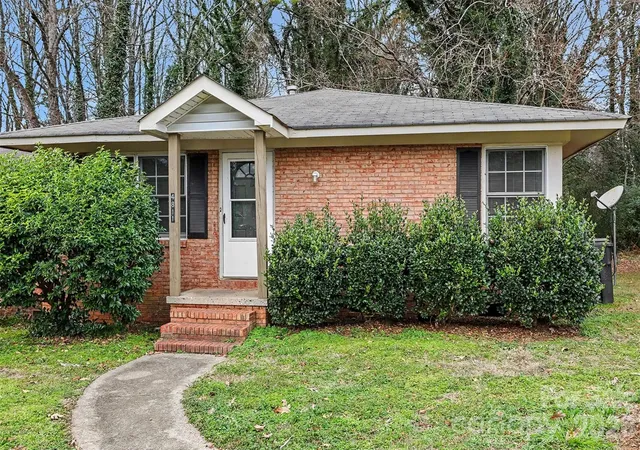 3rd image of 4809 Malibu Dr, Charlotte, NC 28215 | MLS# 4377457