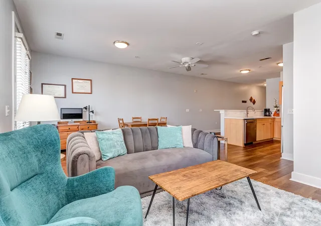 3rd image of 1101 W 1St St #211, Charlotte, NC 28202 | MLS# 4377489
