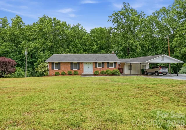 2nd image of 6704 Alanbrook Rd, Charlotte, NC 28215 | MLS# 4377536