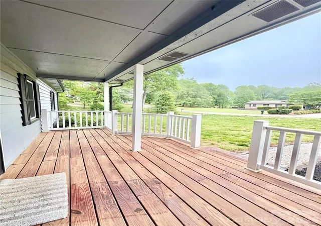 Photo 3 of Single family home for sale at 1586 Kenlane Dr, Hickory, NC 28601 | MLS# 4377575 | Listing updated on 2026-08-13