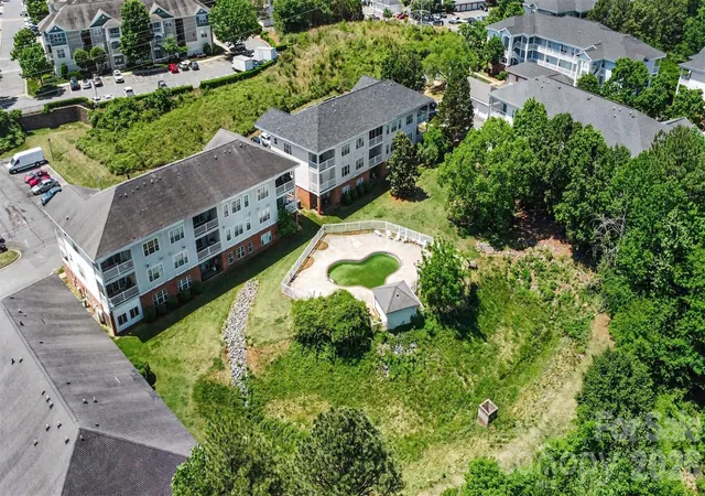 Listing Photo 2 - Condo for sale in building located at 9241 Mdw Vis Rd, Charlotte, NC 28213 - Unit #