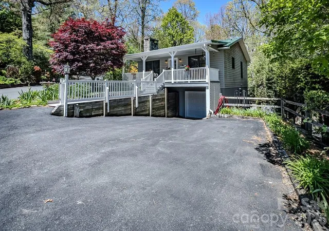 Photo 1 of Single family home for sale at 38 Rocky Meadows Rd, Newland, NC 28657 | MLS# 4377593 | Listing updated on 2026-10-07