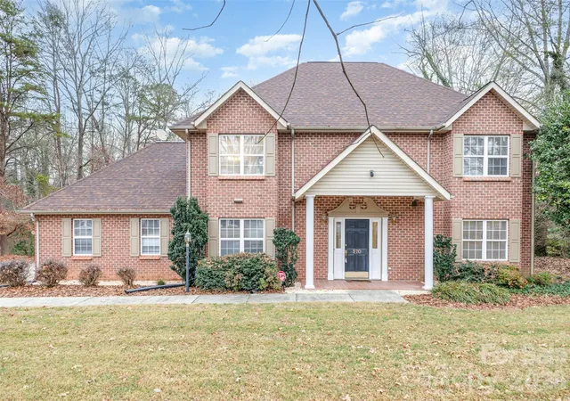 2nd image of 570 29th Avenue Dr Nw, Hickory, NC 28601 | MLS# 4377600