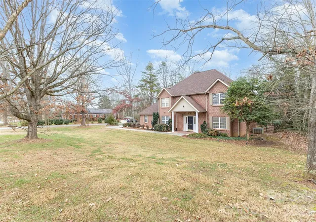 3rd image of 570 29Th Avenue Dr Nw, Hickory, NC 28601 | MLS# 4377600