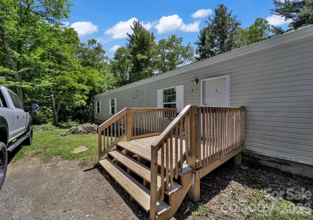 Listing Photo 4 - Condo for sale in building located at 30 Little Rock Rd, Newland, NC 28657