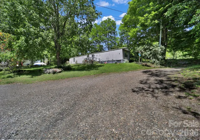 Listing Photo 5 - Condo for sale in building located at 30 Little Rock Rd, Newland, NC 28657