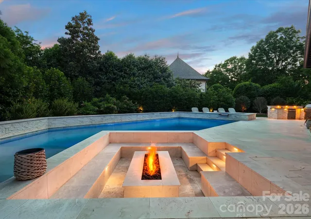 Photo 3 of Single family home for sale at 200 Oakmont Ln, Waxhaw, NC 28173 | MLS# 4377681 | Listing updated on 2026-10-07
